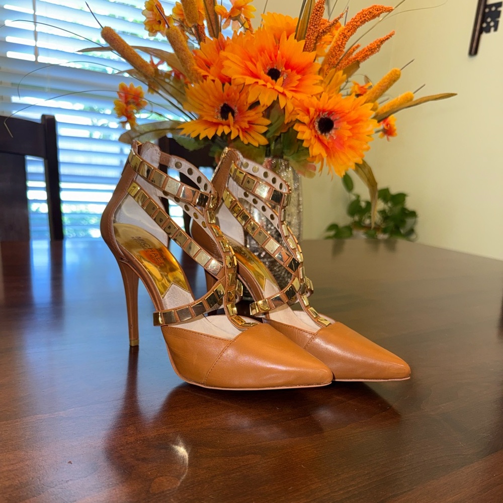 MICHAEL Michael Kors Tan and Gold Heels